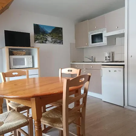 Joli T2 Avec Alcove Wifi 4 Pers Linge De Maison Inclus Cauterets